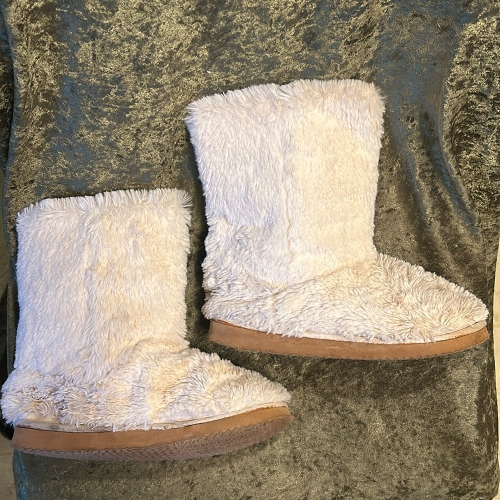 High Top Slippers - Picture 5 of 10
